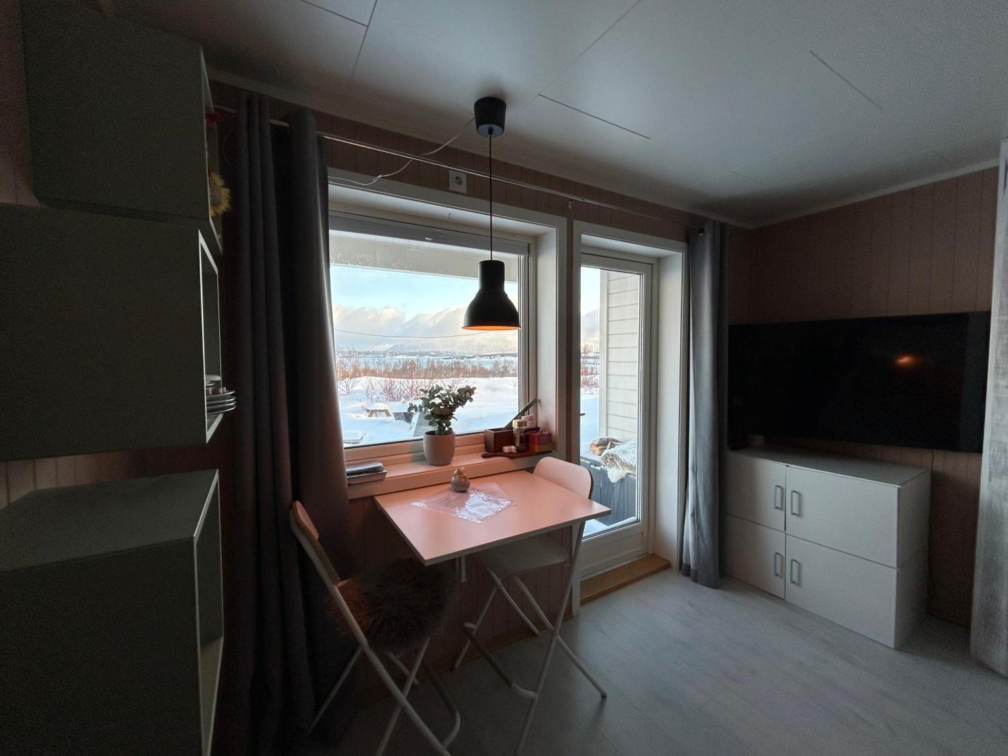 Kvaloya Arctic Retreat - In Beautiful Kvaloya, Homestay